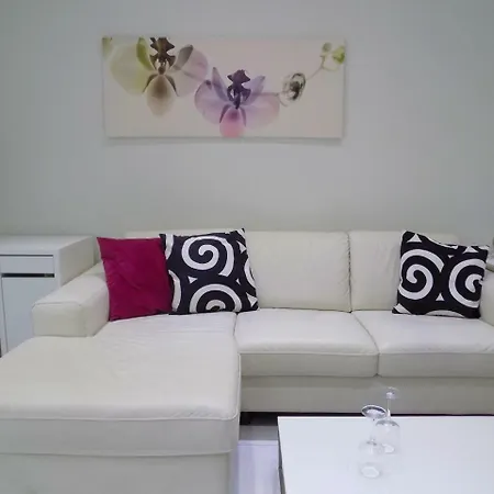 2b Boutique Seafront Olympic Beach Apartment *