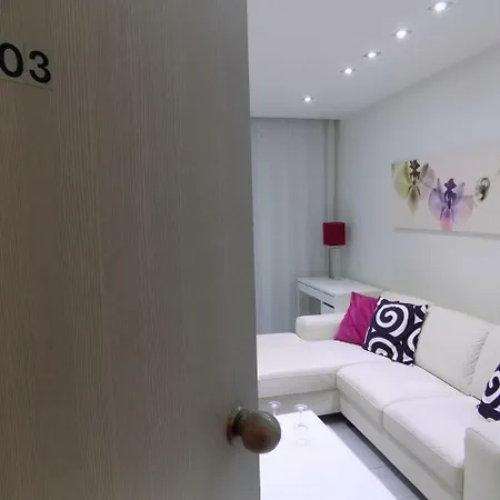 Apartment 2b Boutique Seafront Olympic Beach