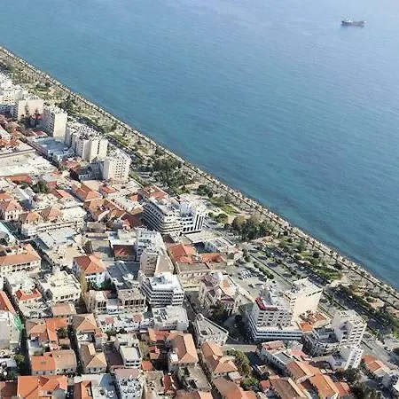 2b Boutique Seafront Olympic Beach Apartment