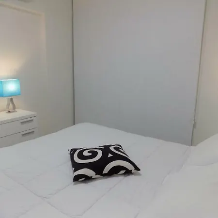 2b Boutique Seafront Olympic Beach Apartment