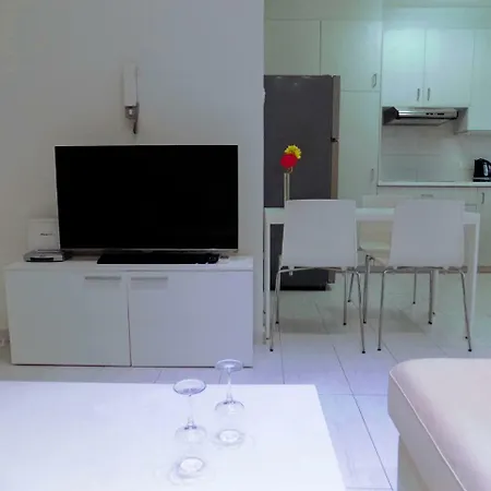 2b Boutique Seafront Olympic Beach Apartment
